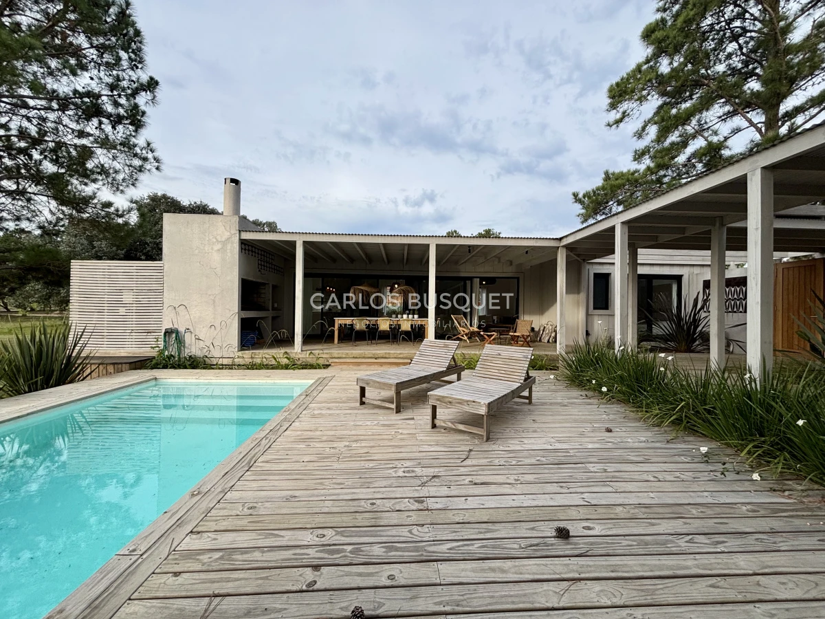 Casa ID.1094 - Casa en venta de 4 dormitorios en la Barra, Barrio Don Miguel 