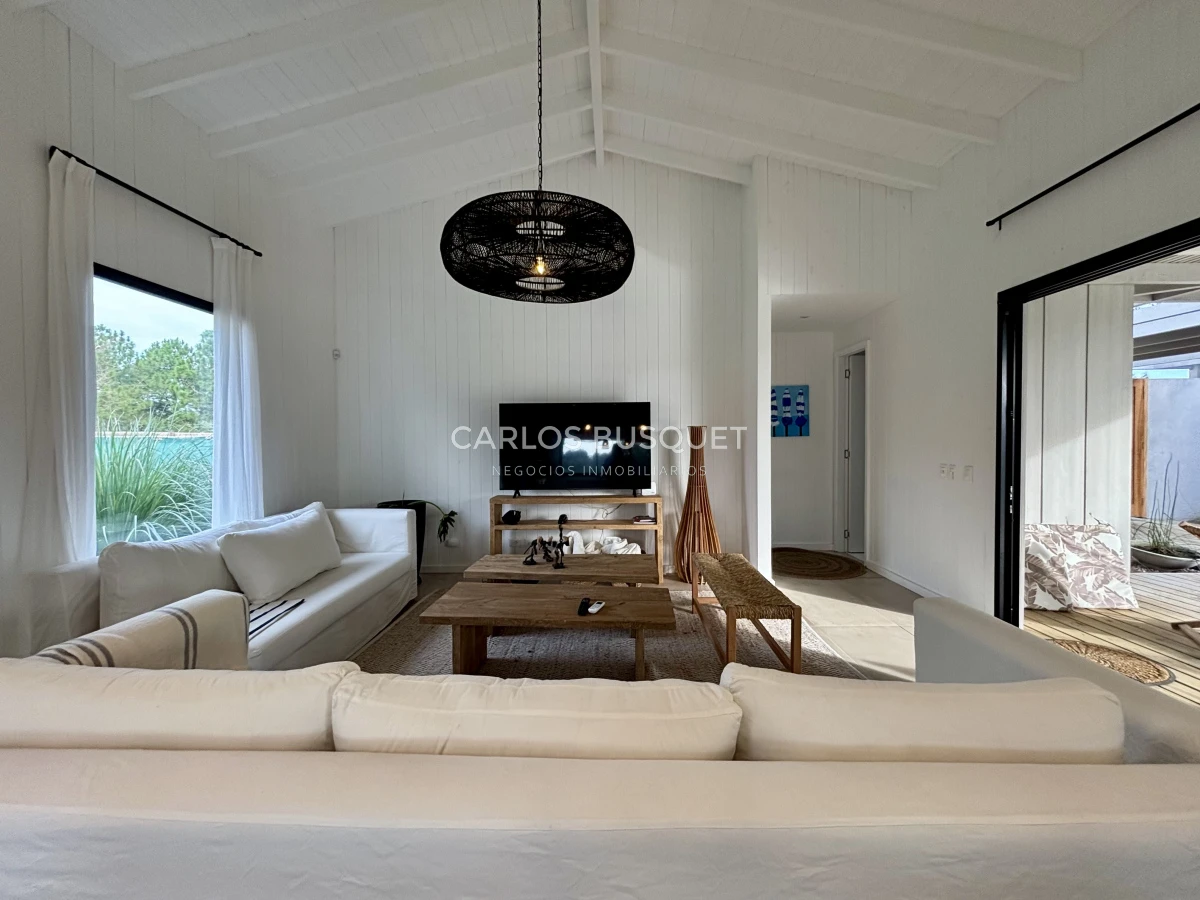 Casa ID.1094 - Casa en venta de 4 dormitorios en la Barra, Barrio Don Miguel 