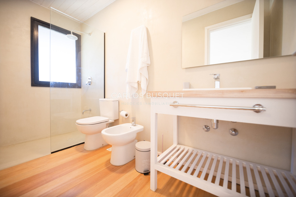 Casa ID.323 - Casa en venta de 4 dormitorios, en Jose Ignacio, Barrio Laguna Escondida