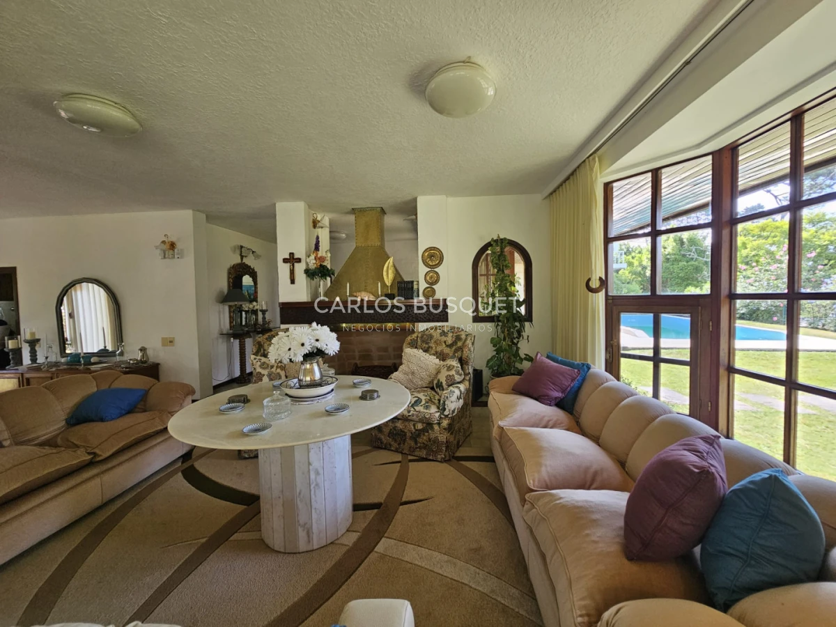 Casa ID.1513 - Gran casa en venta en zona comercial de Lugano San Rafael