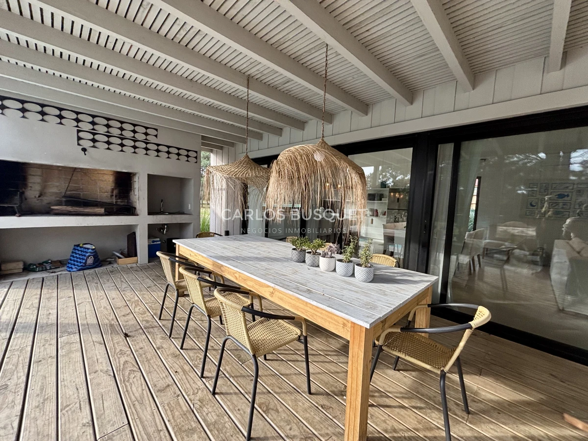 Casa ID.1094 - Casa en venta de 4 dormitorios en la Barra, Barrio Don Miguel 