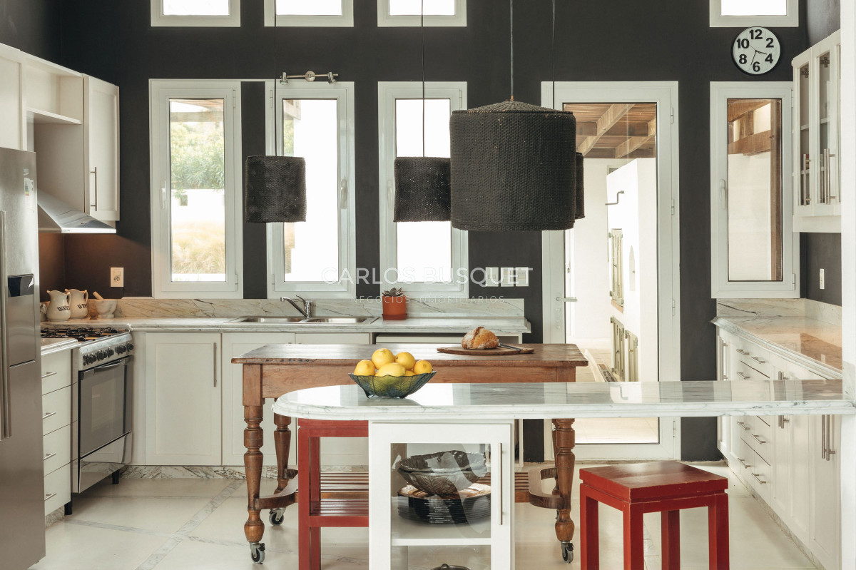 Casa ID.1219 - Casa en alquiler temporal de 4 dormitorios en La Barra, sobre el Mar