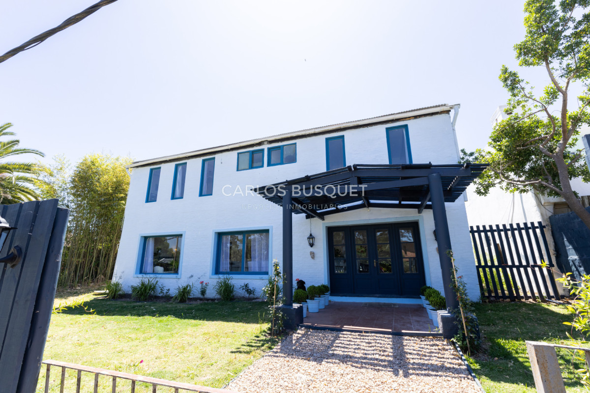 Casa ID.1437 - Casa en alquiler temporal de 5 dormitorios en suite, en La Barra