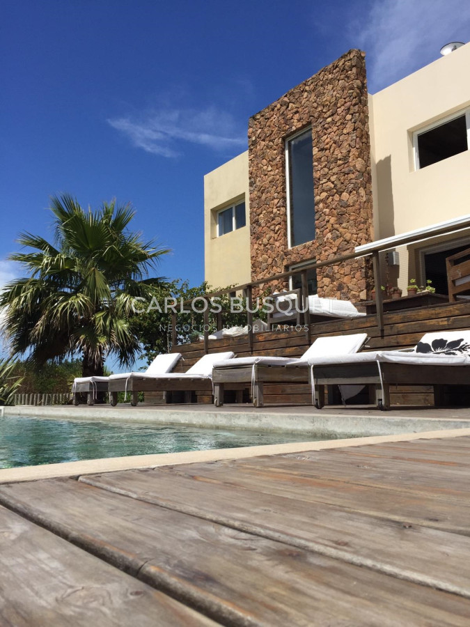 Casa ID.137 - Espectacular Casa en venta de 4 dormitorios, frente al mar en Santa Monica!