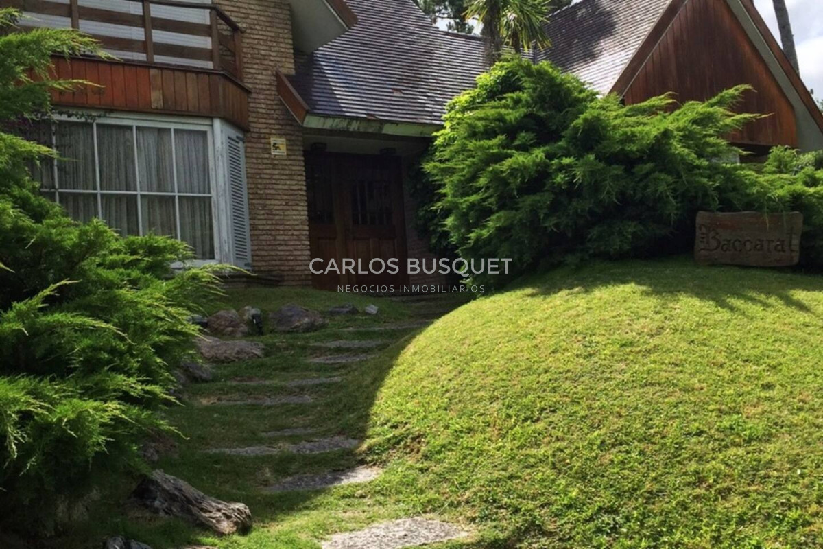 Casa ID.397 - Casa de 4 dormitorios en alquiler temporal en zona Mansa. 
