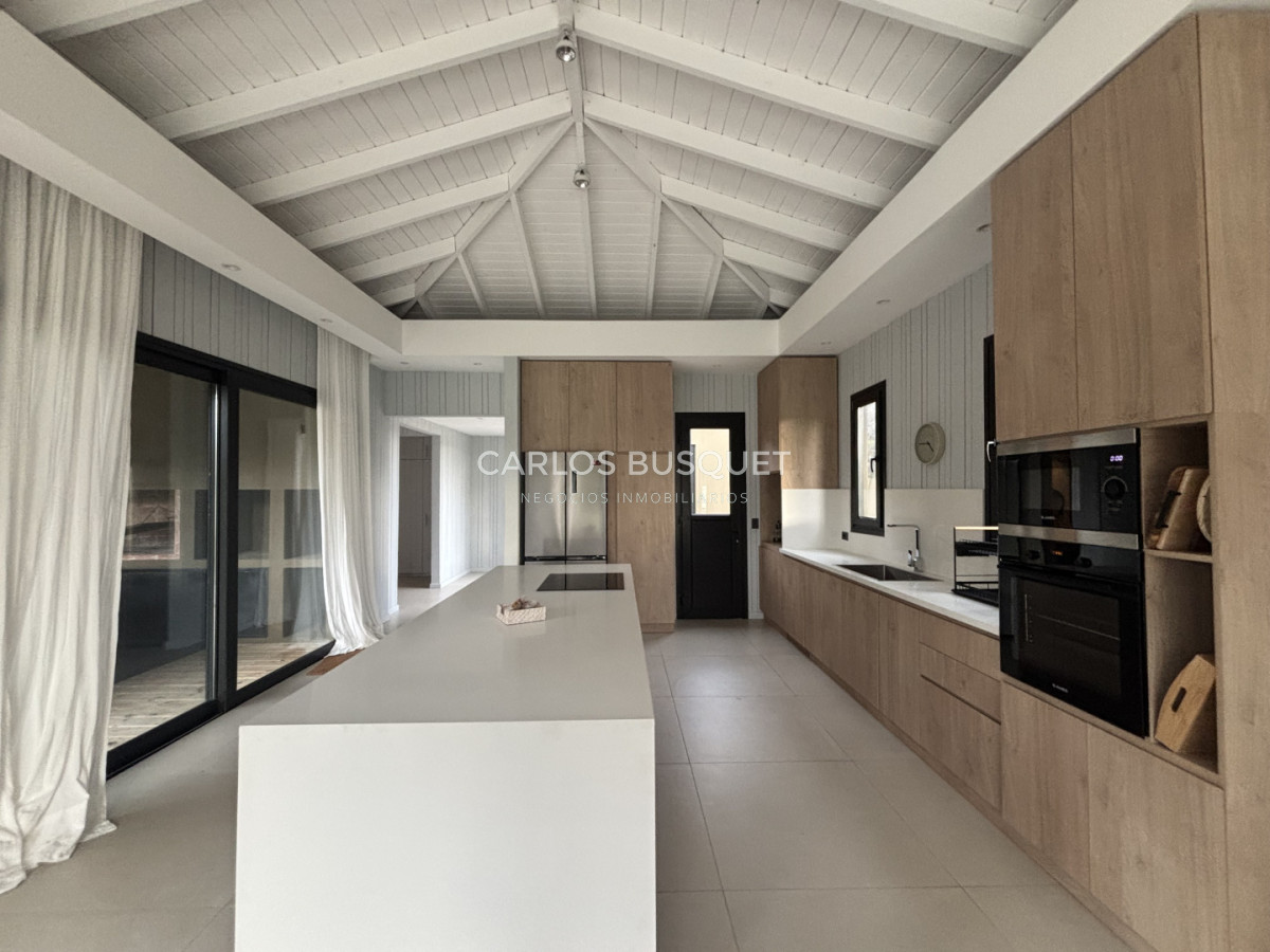 Casa ID.1645 - Venta casa de 4 dormitorios en Puerto Quetzal, La Barra