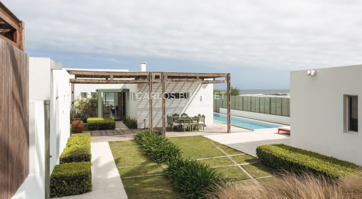 Casa ID.1219 - Casa en alquiler temporal de 4 dormitorios en La Barra, sobre el Mar