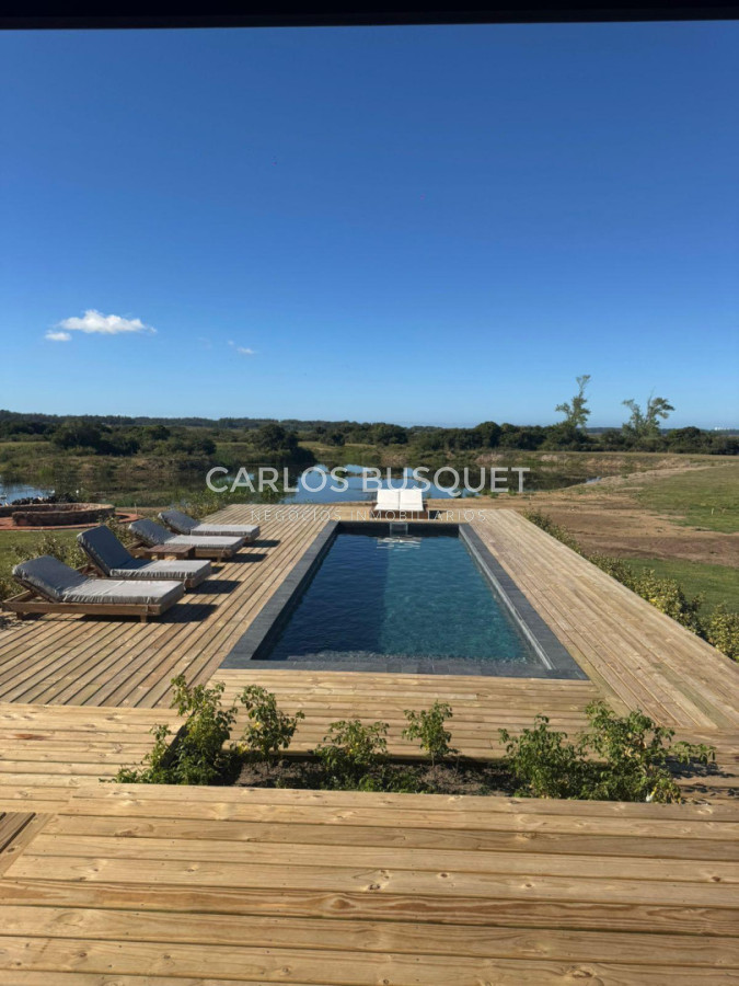 Casa ID.1646 - Venta casa de 4 dormitorios y servicio en Puerto Quetzal, La Barra