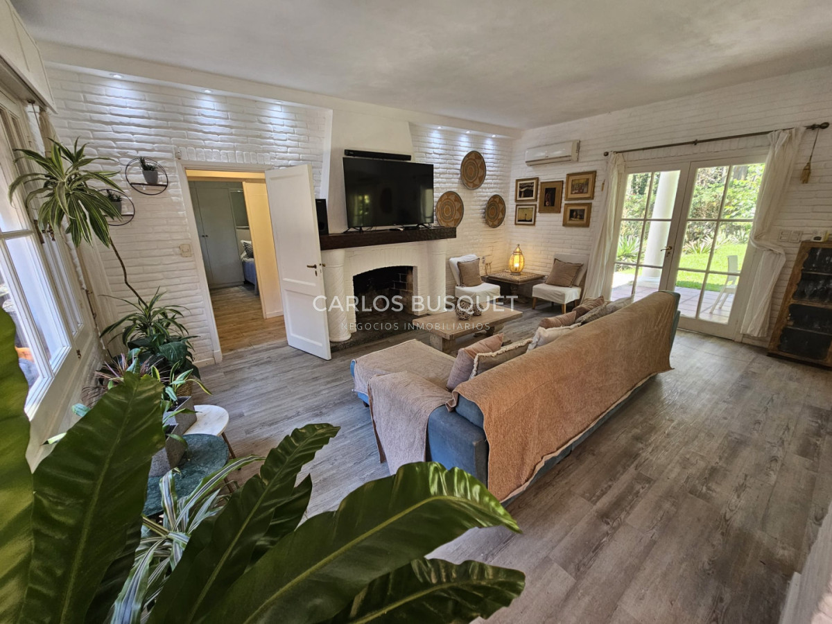 Casa ID.796 - Casa en alquiler temporal 4 dormitorios, Piscina Climatizada Punta Del Este, playa Brava 