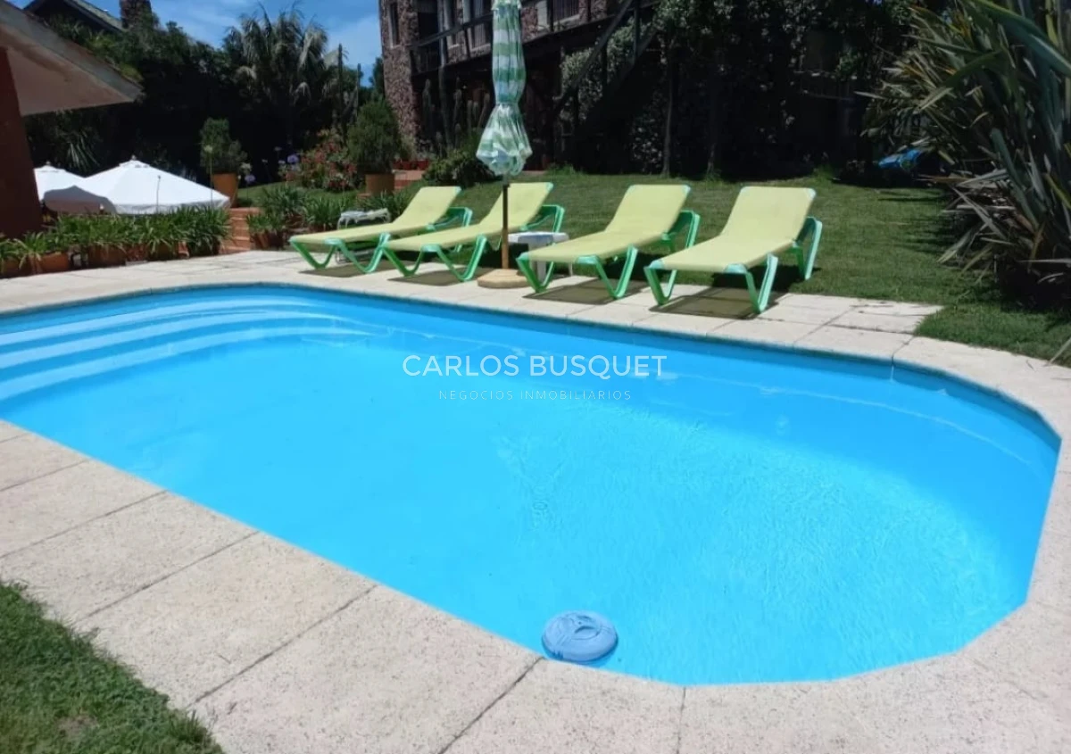 Casa ID.789 - Alquiler temporada casa de 5 dormitorios en playa Mansa.