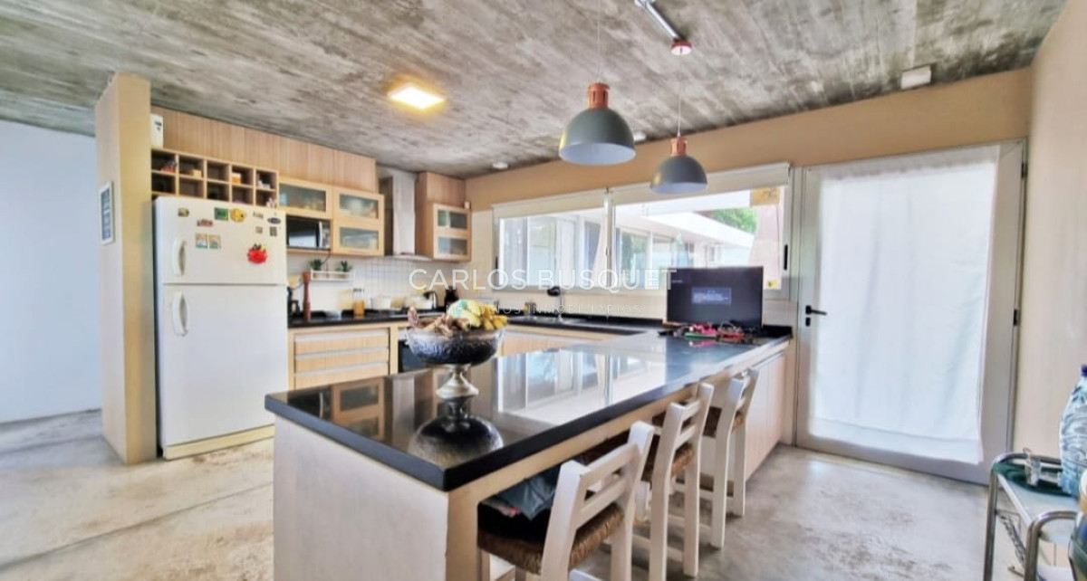 Casa ID.1055 - Espectacular casa minimalista en el corazon de San Rafael