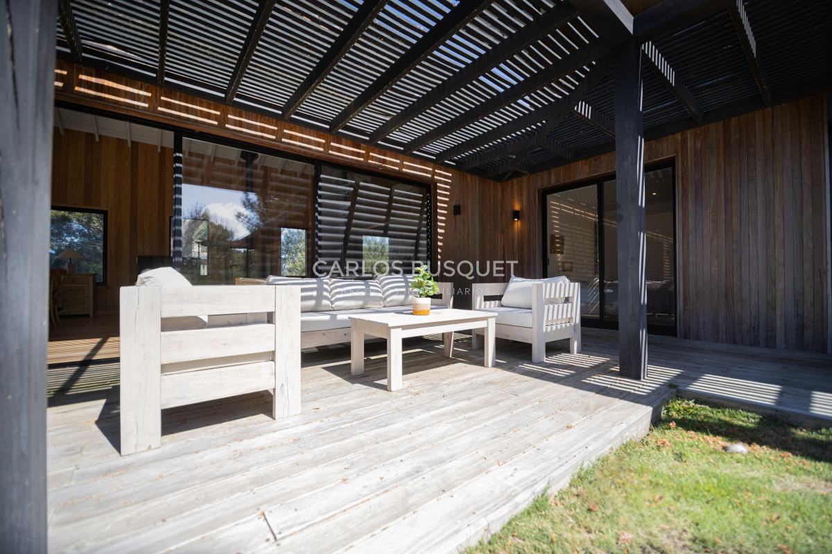 Casa ID.323 - Casa en venta de 4 dormitorios, en Jose Ignacio, Barrio Laguna Escondida