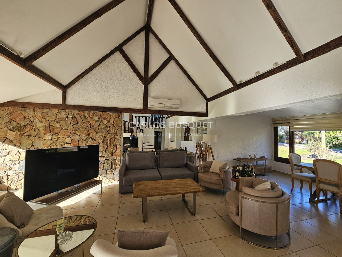 Casa ID.1306 - Espectacular casa en venta en Barrio Lugano Punta Del Este 4 dormitorios
