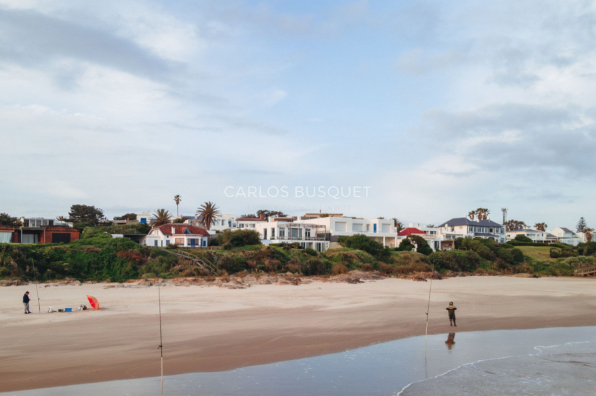 Casa ID.1219 - Casa en alquiler temporal de 4 dormitorios en La Barra, sobre el Mar