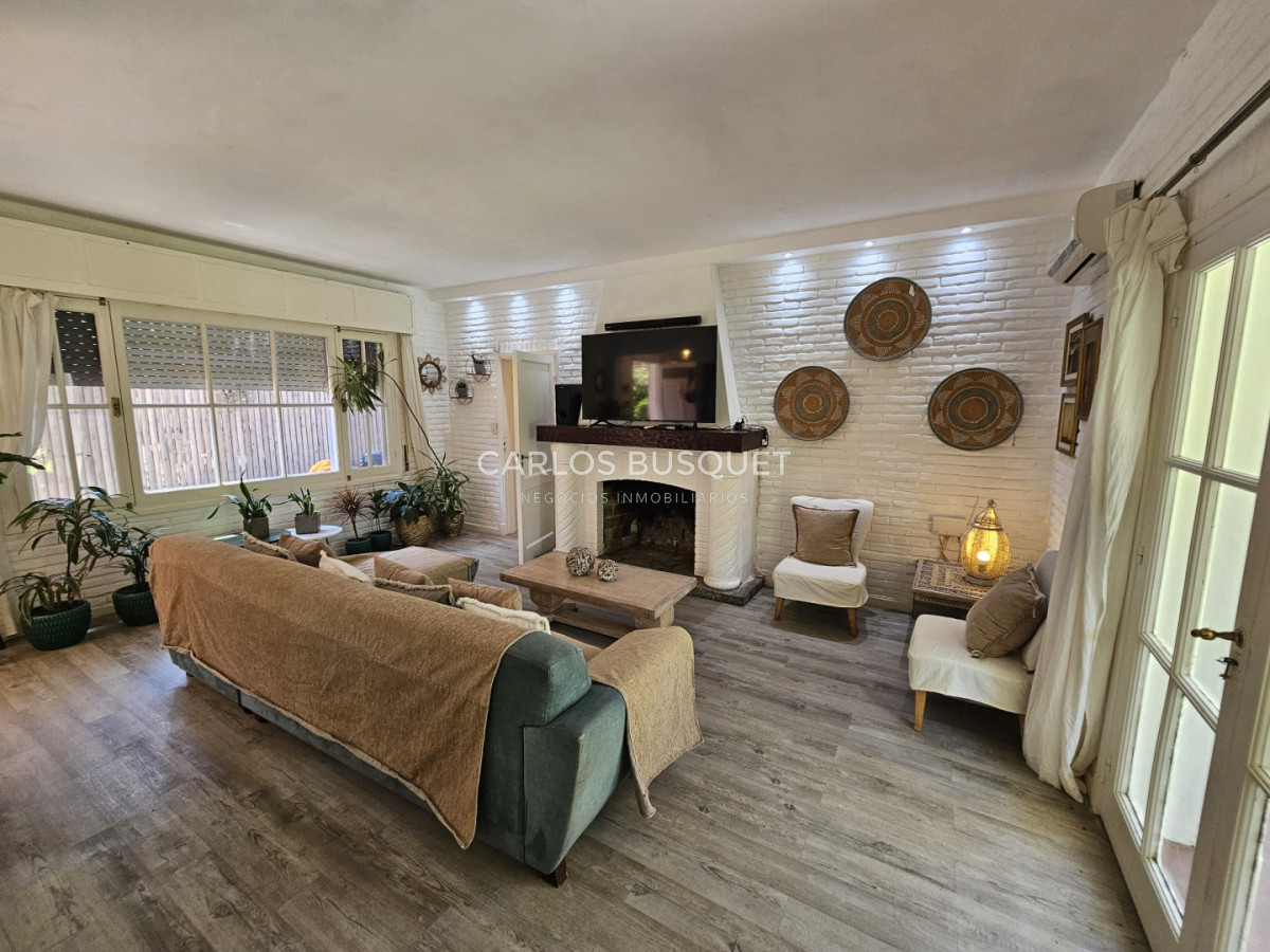 Casa ID.796 - Casa en alquiler temporal 4 dormitorios, Piscina Climatizada Punta Del Este, playa Brava 