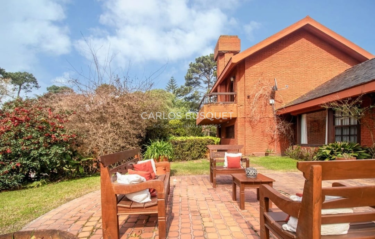 Casa ID.1297 - Espectacular mansion en barrio Berverly hills en venta Punta del este