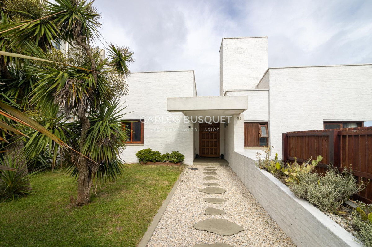 Casa ID.1251 - Espectacular casa en venta en peninsula 6 dormitorios frente al mar