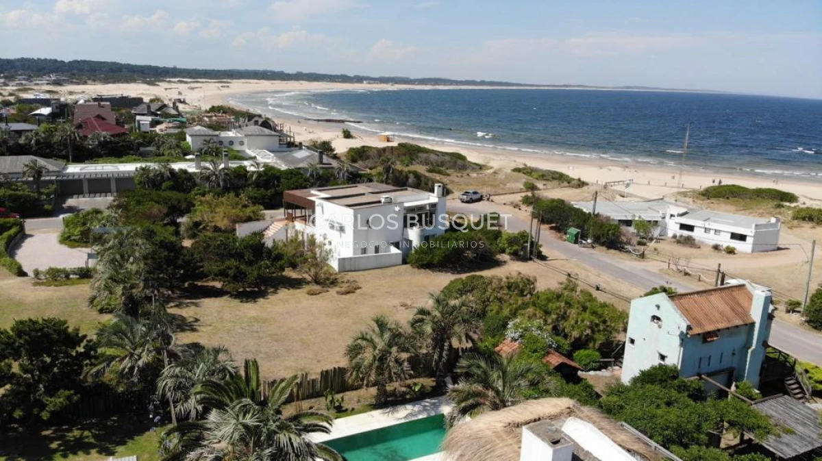 Casa ID.405 - Alquiler temporal de casa de 4 dormitorios en Jose Ignacio, playa brava.