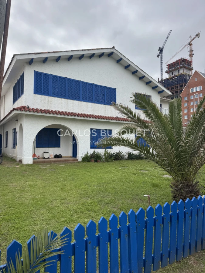 Casa ID.1790 - Casa en venta frente al mar playa Brava