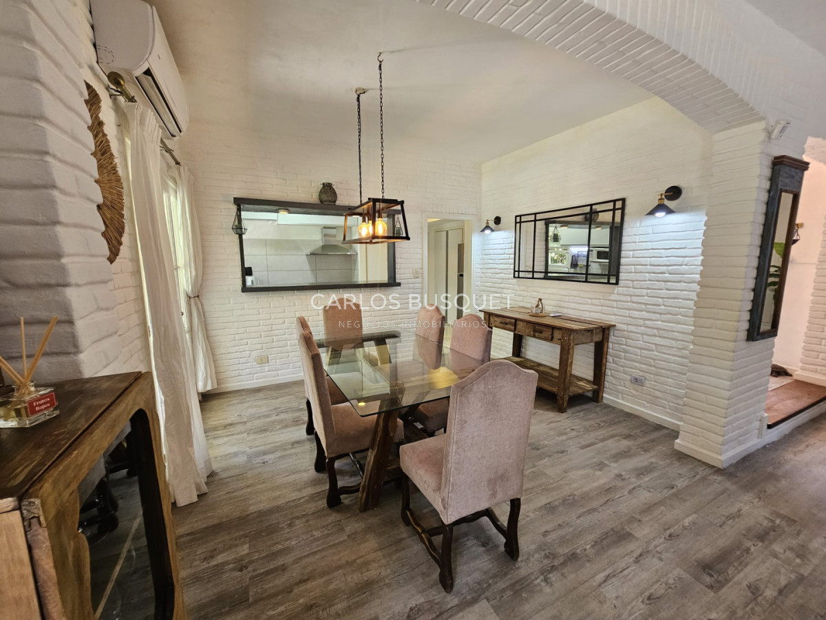 Casa ID.796 - Casa en alquiler temporal 4 dormitorios, Piscina Climatizada Punta Del Este, playa Brava 