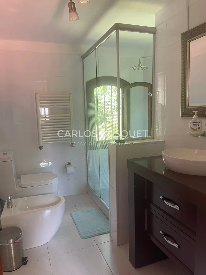 Casa ID.885 - Casa en venta de 4 dormitorios en playa Mansa