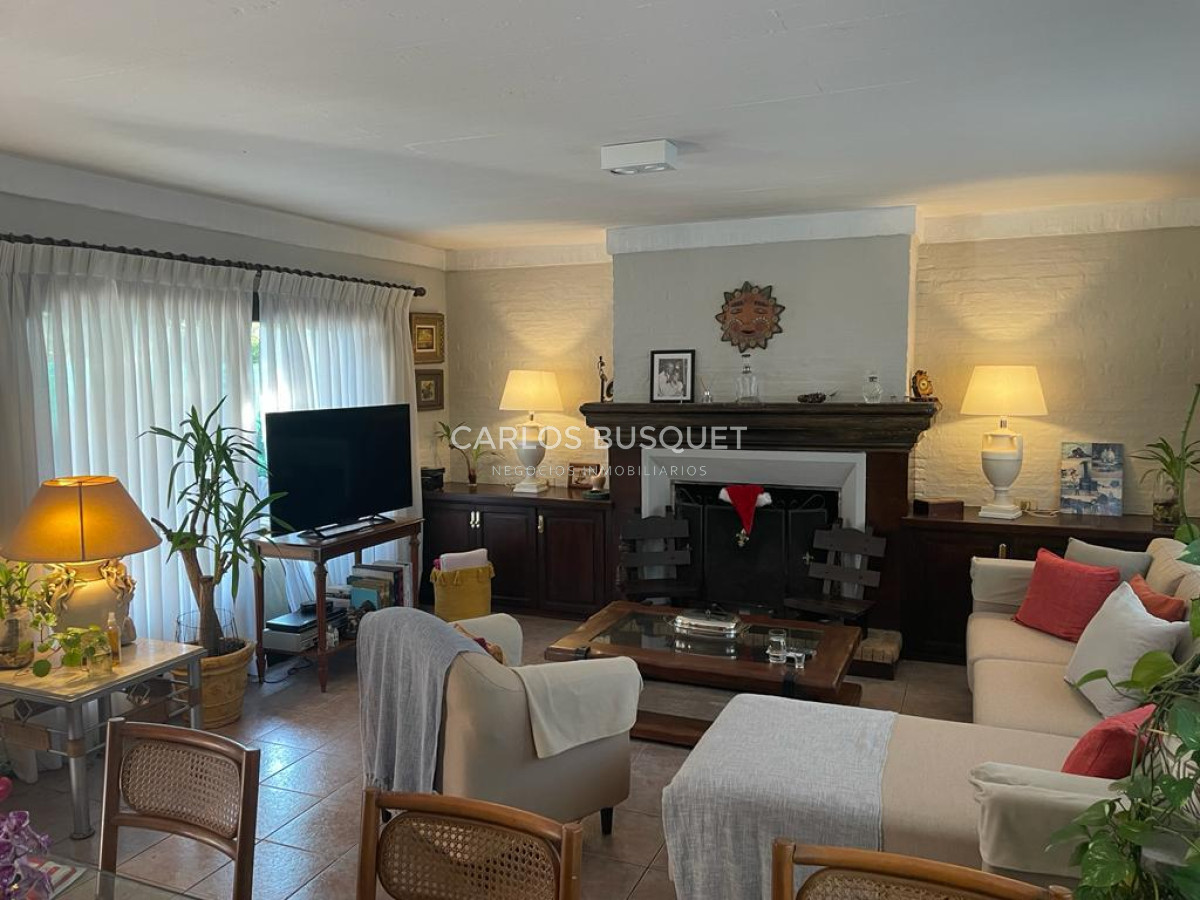 Casa ID.1262 - Casa en alquiler de temporada en barrio Lugano Punta del este 3 dormitorios con piscina