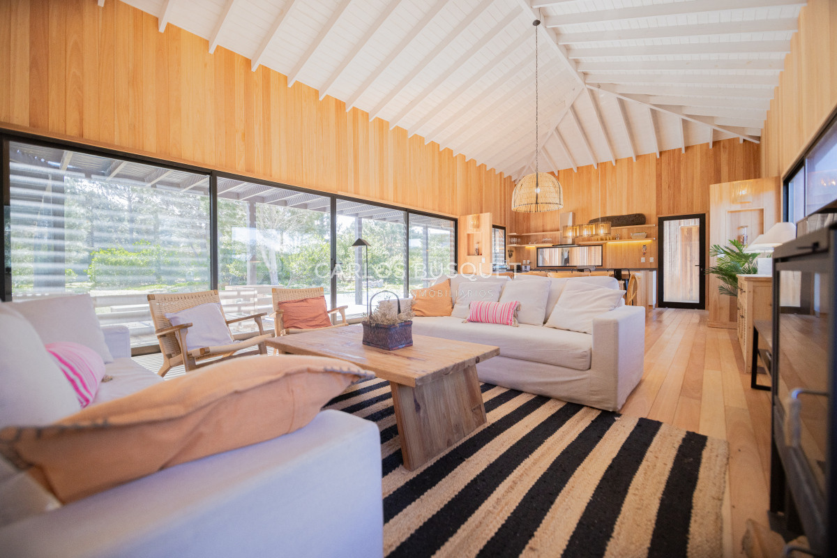 Casa ID.323 - Casa en venta de 4 dormitorios, en Jose Ignacio, Barrio Laguna Escondida