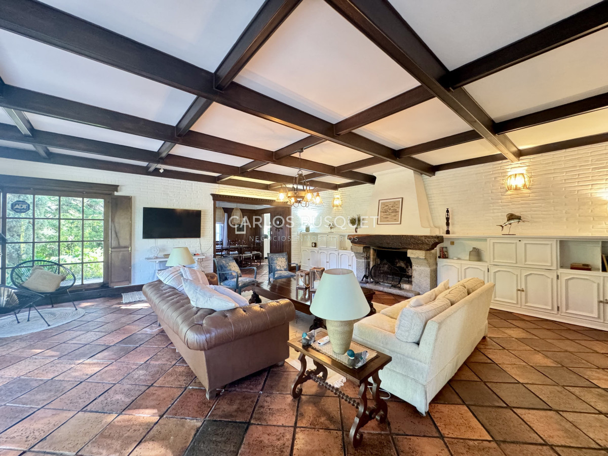 Casa ID.753 - Casa en venta de 6 dormitorios en Playa Mansa