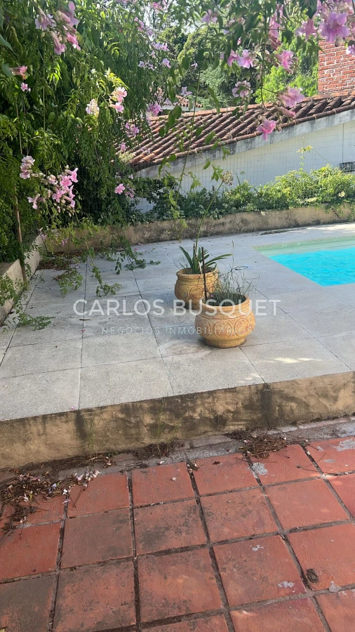 Casa ID.1040 - Casa en venta de 3 dormitorios en Pinares con Piscina