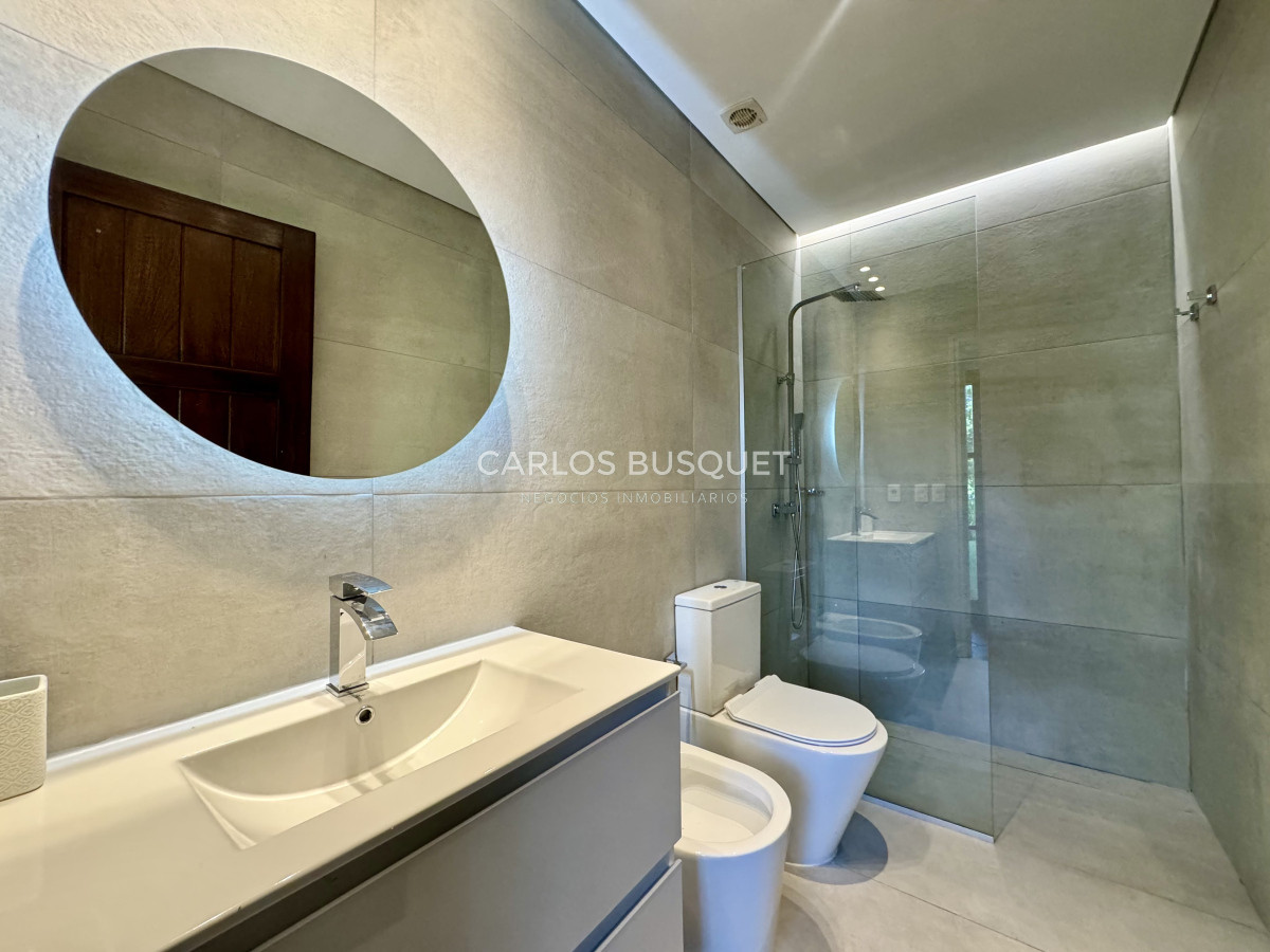 Casa ID.753 - Casa en venta de 6 dormitorios en Playa Mansa