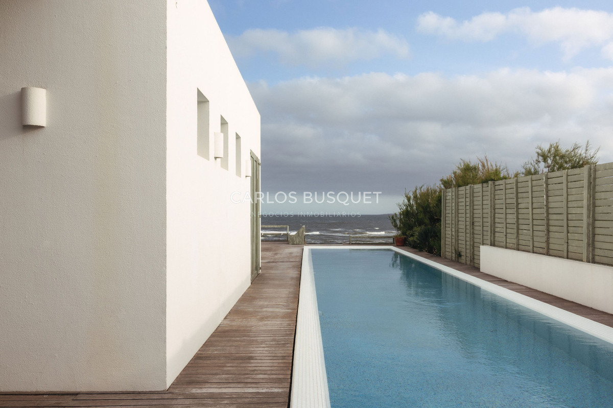 Casa ID.1219 - Casa en alquiler temporal de 4 dormitorios en La Barra, sobre el Mar