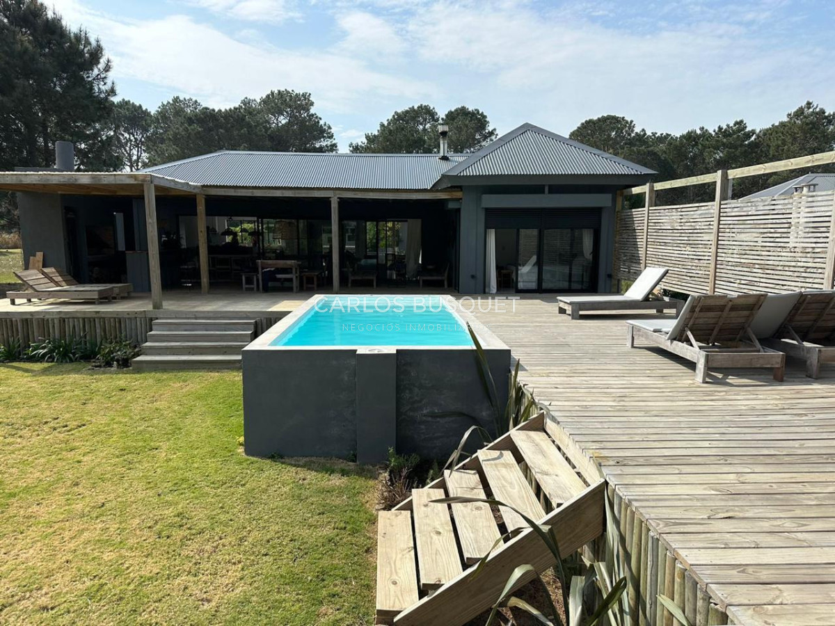Casa ID.1374 - Alquiler de casa de 4 dormitorios en Pinar del Faro Jose Ignacio.