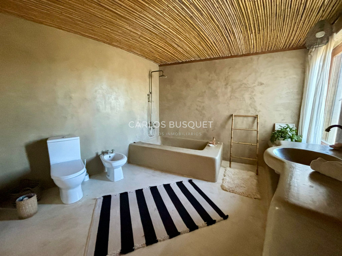 Casa ID.419 - Chacra en venta con casa de 4 dormitorios, en Camino Medellin, sobre el arroyo! 
