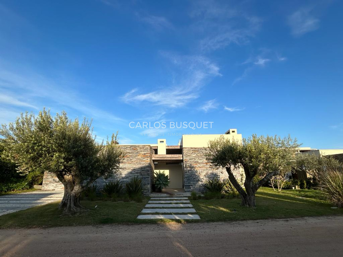 Casa ID.420 - Casa en alquiler, de 4 dormitorios, en Jose Ignacio, Club de Mar! 