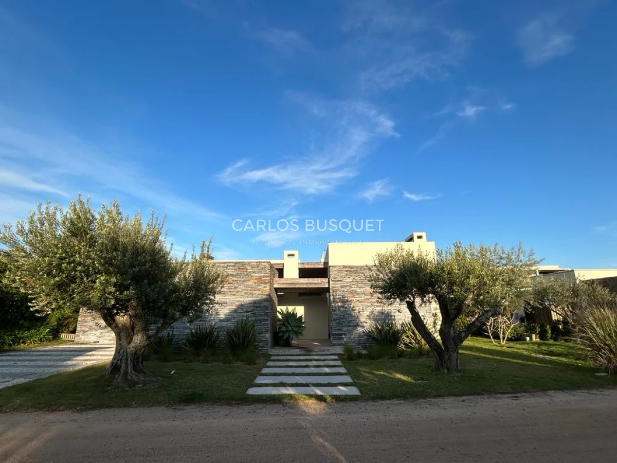 Casa ID.420 - Casa en alquiler, de 4 dormitorios, en Jose Ignacio, Club de Mar! 