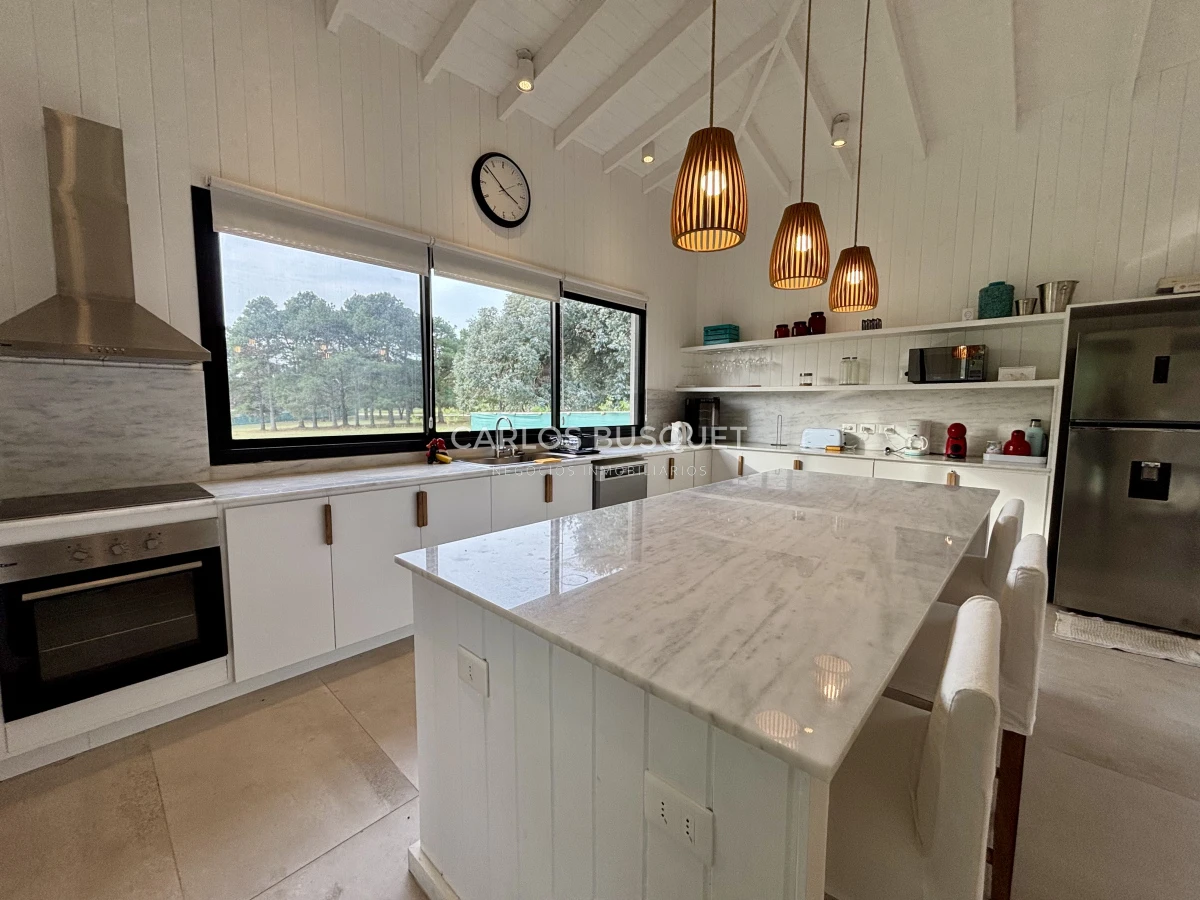 Casa ID.1094 - Casa en venta de 4 dormitorios en la Barra, Barrio Don Miguel 