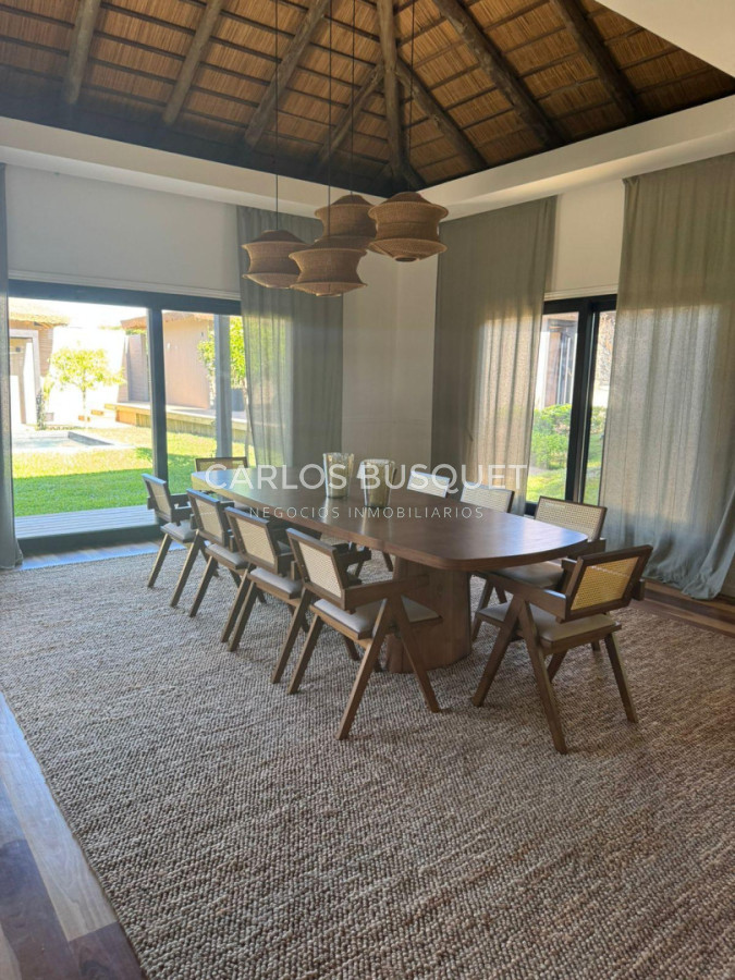 Casa ID.1646 - Venta casa de 4 dormitorios y servicio en Puerto Quetzal, La Barra