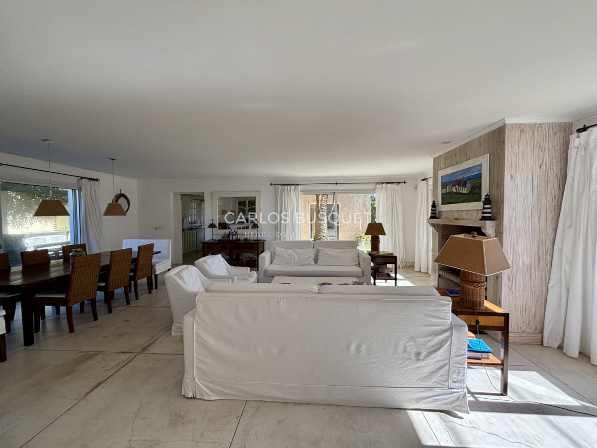 Casa ID.24 - Casa en venta de 4 dormitorios, en la Península