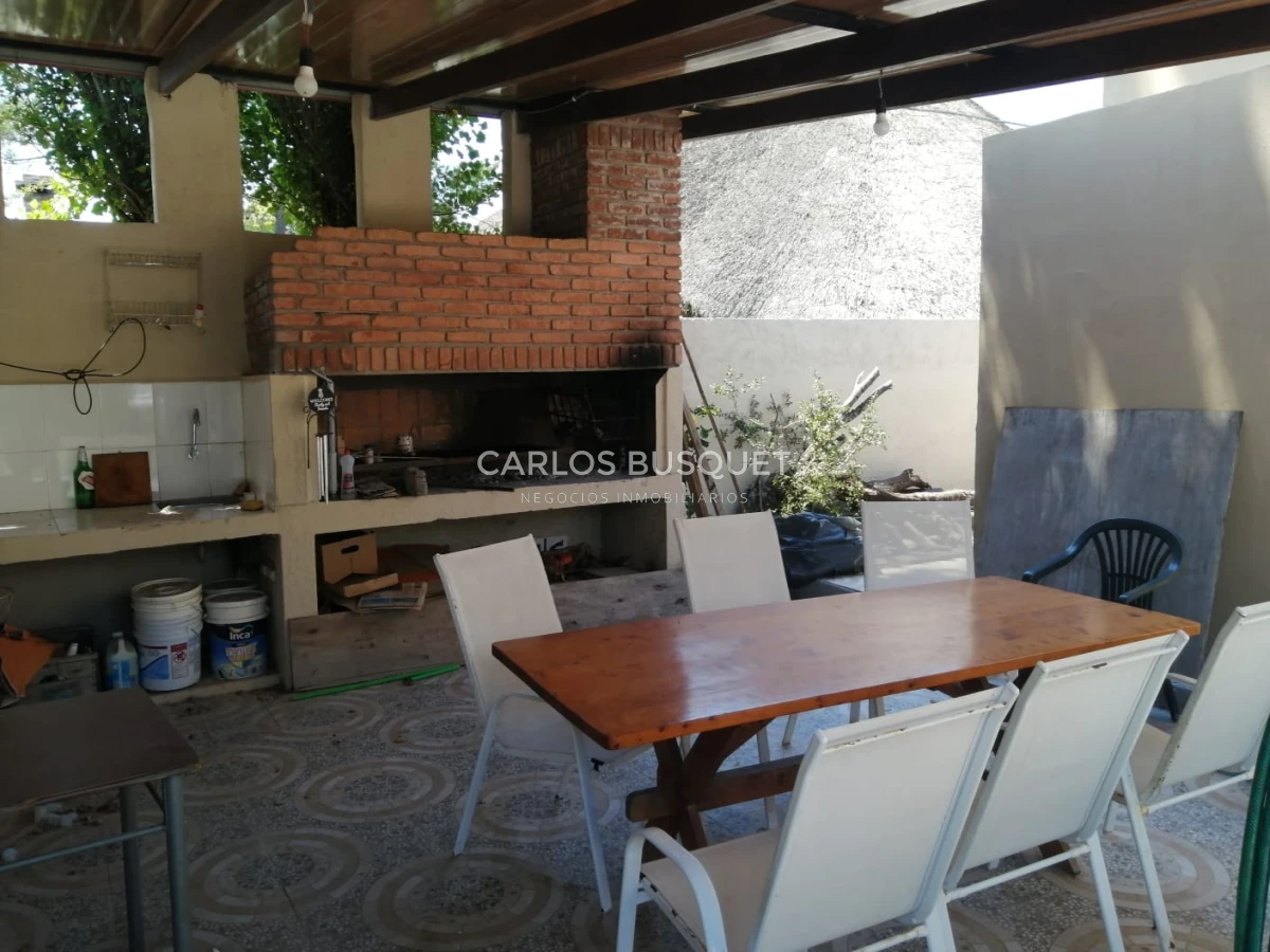Casa ID.1040 - Casa en venta de 3 dormitorios en Pinares con Piscina