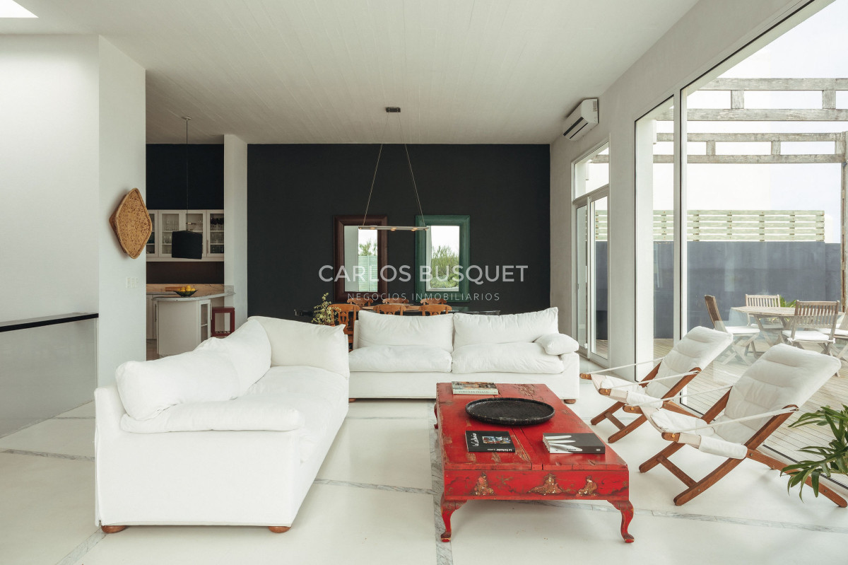 Casa ID.1219 - Casa en alquiler temporal de 4 dormitorios en La Barra, sobre el Mar