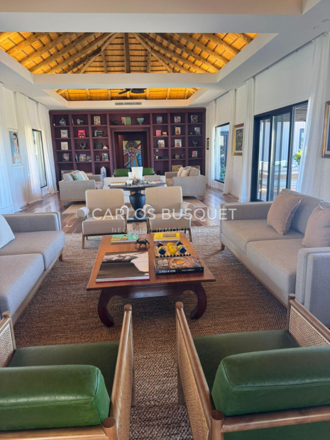 Casa ID.1646 - Venta casa de 4 dormitorios y servicio en Puerto Quetzal, La Barra