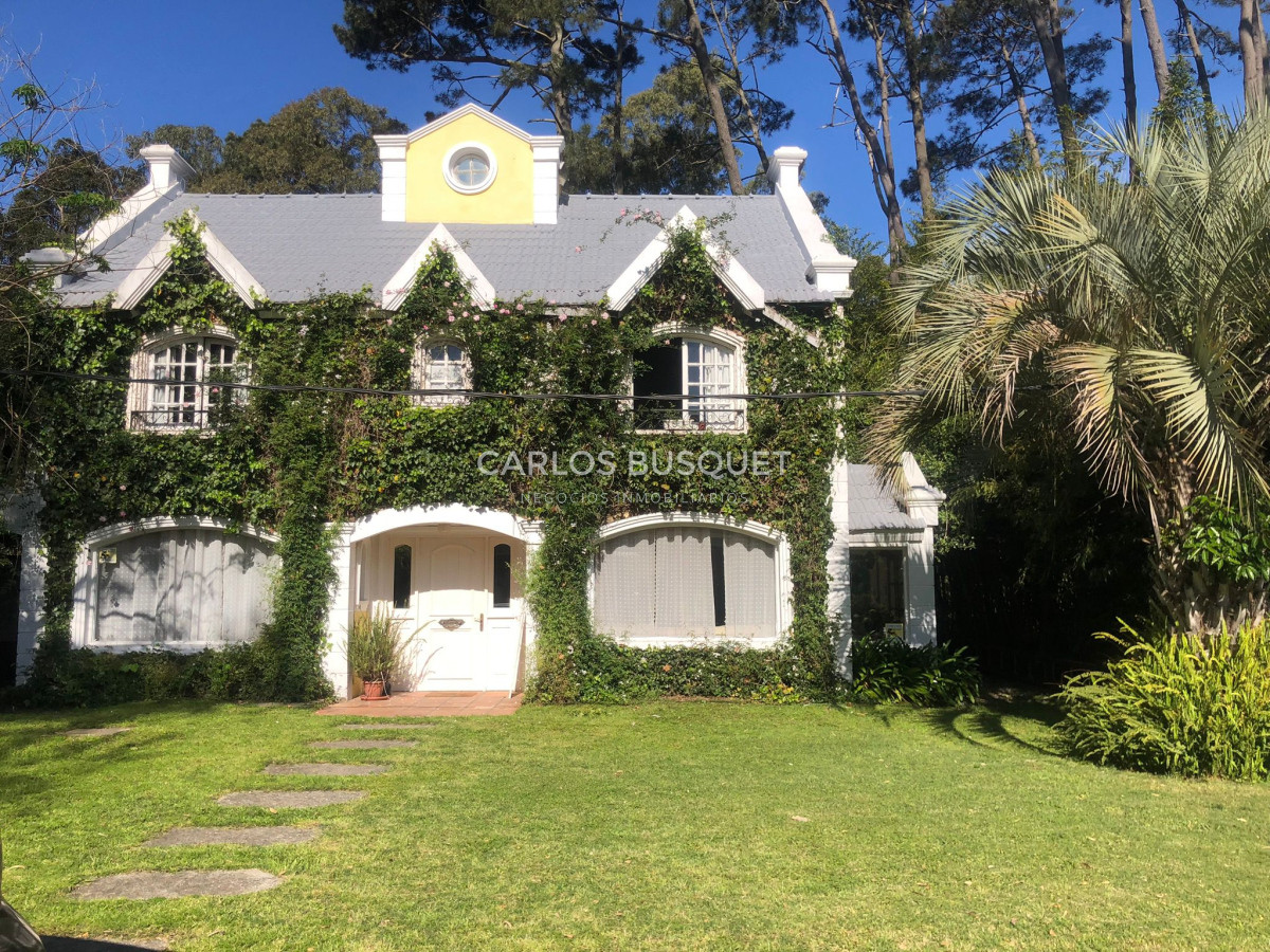 Casa ID.1071 - Casa en venta de 4 dormitorios en Pinares