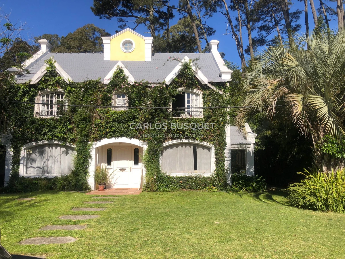 Casa ID.1071 - Casa en venta de 4 dormitorios en Pinares