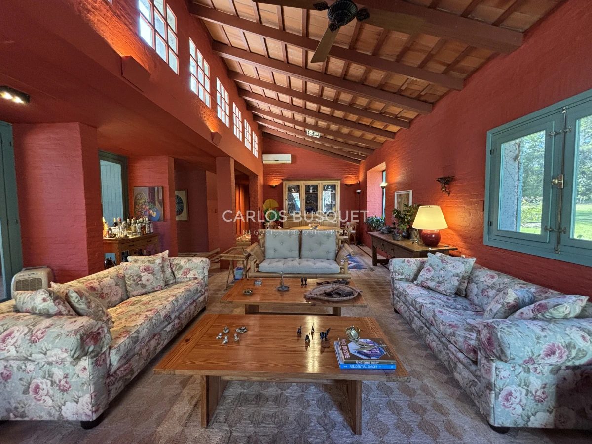 Casa ID.1311 - Venta casa de 5 dormitorios en barrio Golf, Punta del Este