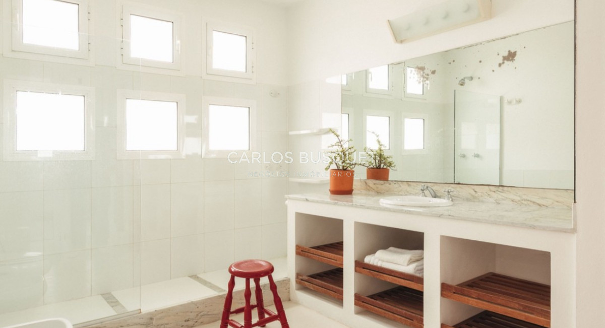 Casa ID.1219 - Casa en alquiler temporal de 4 dormitorios en La Barra, sobre el Mar