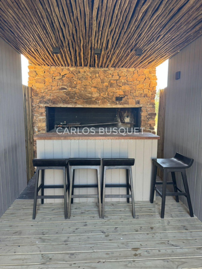 Casa ID.1646 - Venta casa de 4 dormitorios y servicio en Puerto Quetzal, La Barra