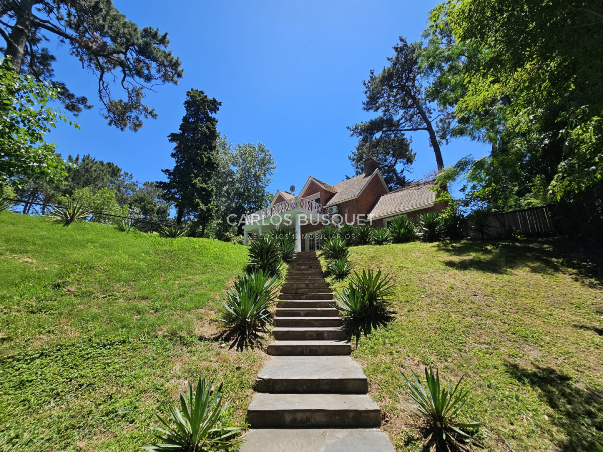 Casa ID.796 - Casa en alquiler temporal 4 dormitorios, Piscina Climatizada Punta Del Este, playa Brava 