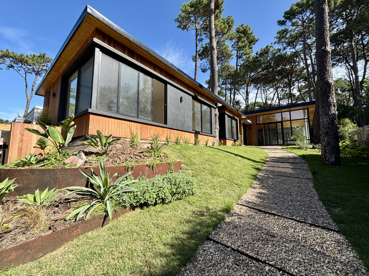 Casa en venta de 4 dormitorios, en Rincon del Indio 