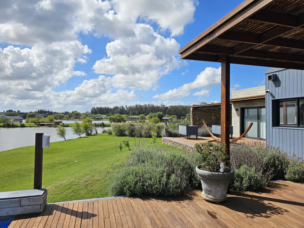 Venta casa de 4 dormitorios en Pueblo Mío, Manantiales 