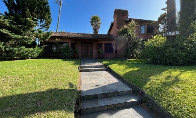 Casa en venta de 4 dormitorios, en zona Mansa, a 2 cuadras de la playa
